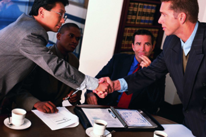 面临三万债务诉讼，无资金偿还该如何应对？